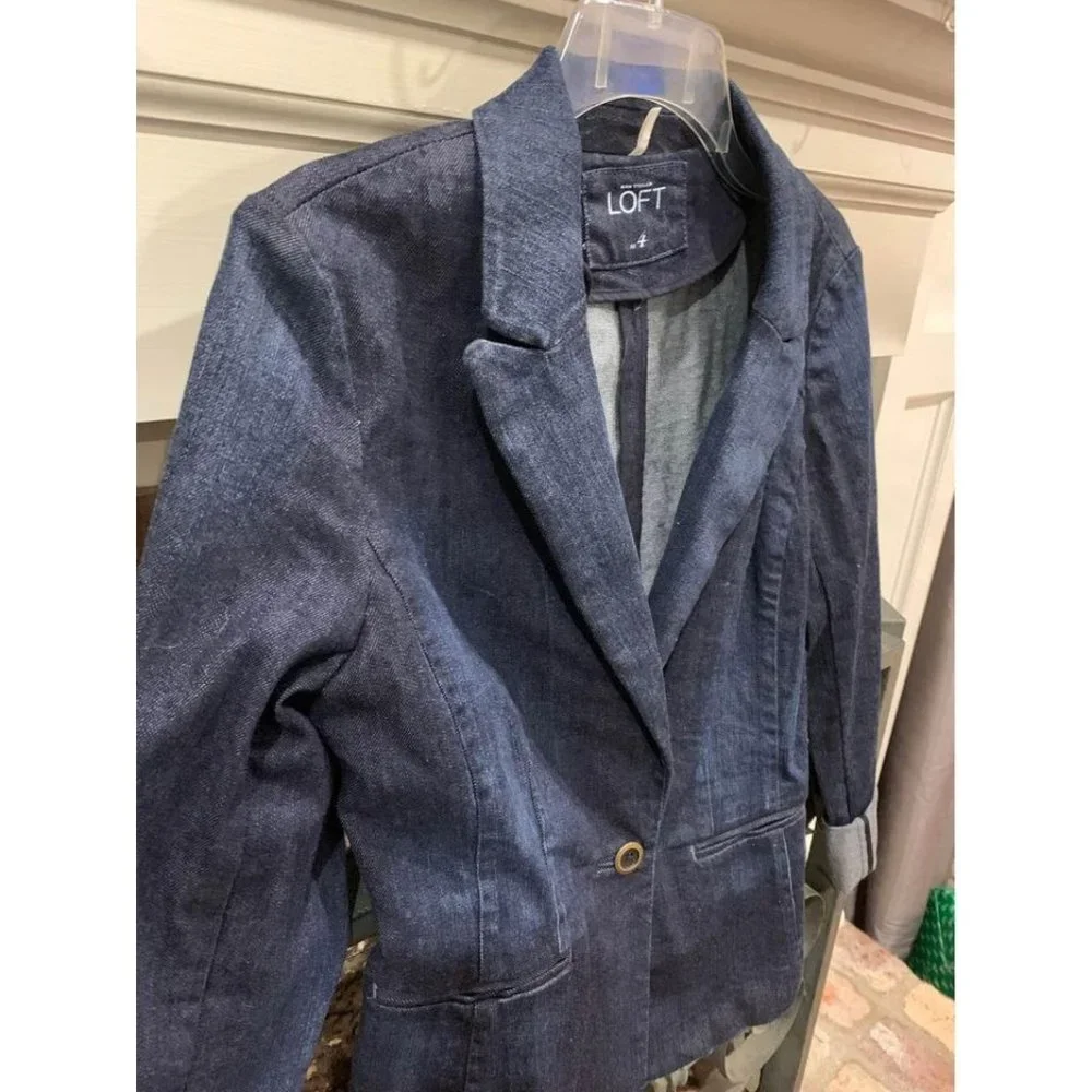 Ann Taylor Loft denim jacket size women’s 4, one button closure, rolled cuffs, e